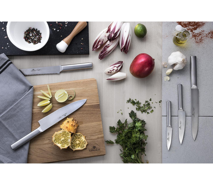 Messerset im Stahlblock...