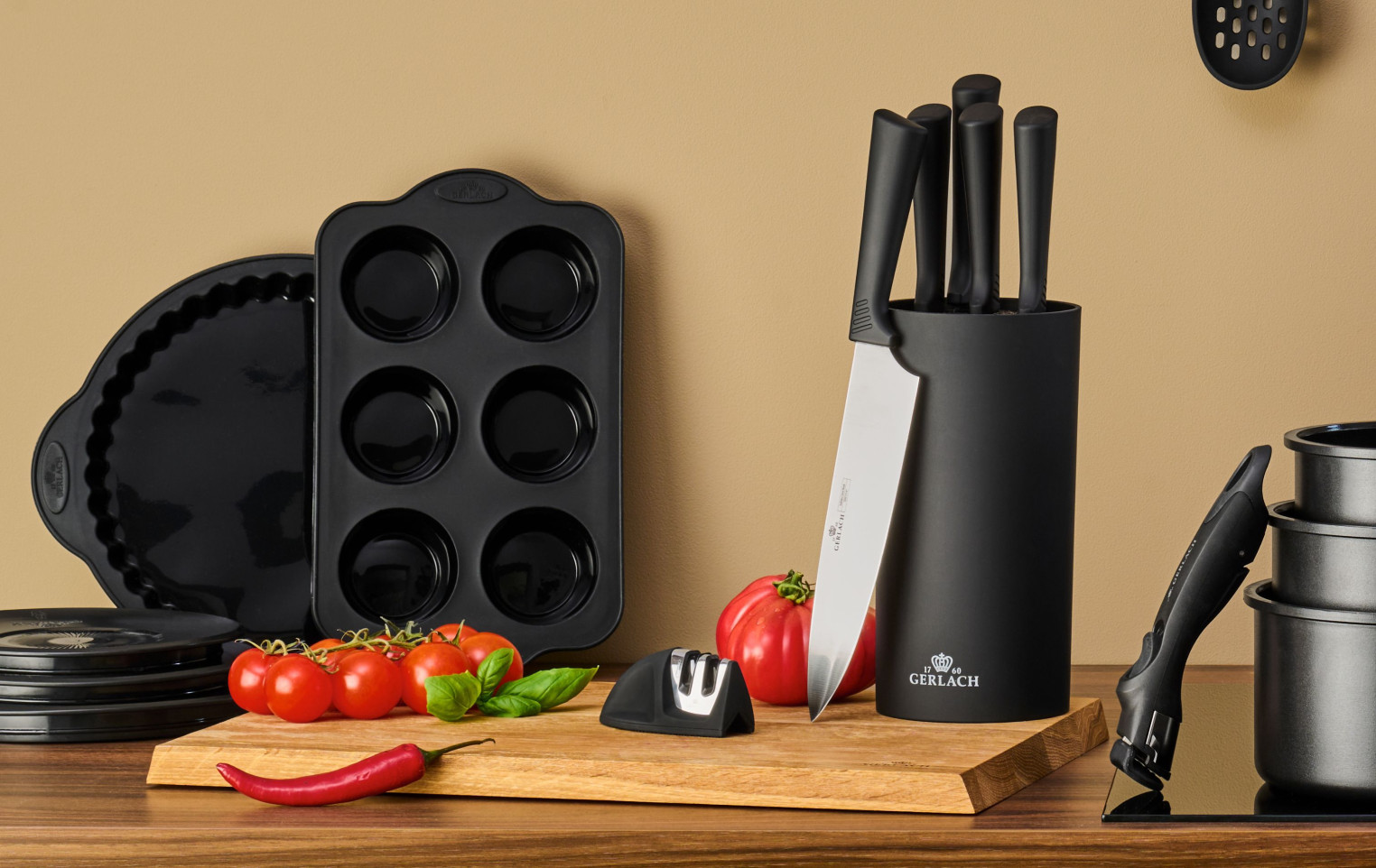 Messerset im Block SMART BLACK + Schneidebrett 30x24cm NATUR + Messerschärfer Mini SMART